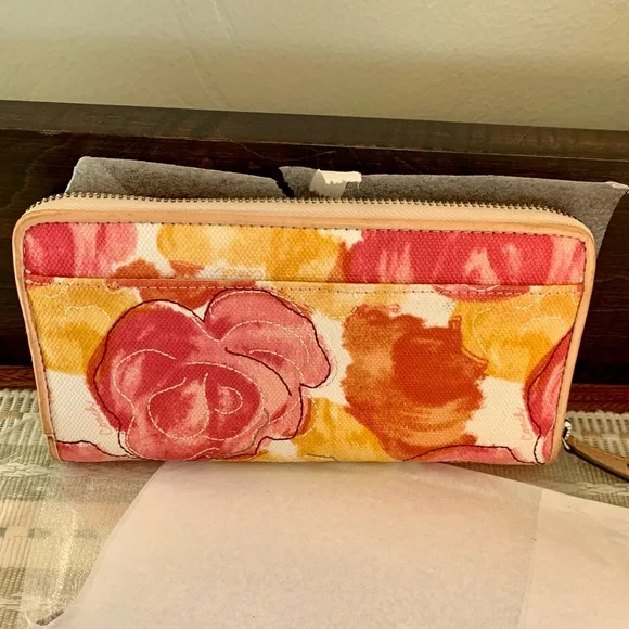 🌸Authentic Coach Ashley Floral Wallet🌸 (Matching bag avail in separate listing)✨ - Picture 3 of 6